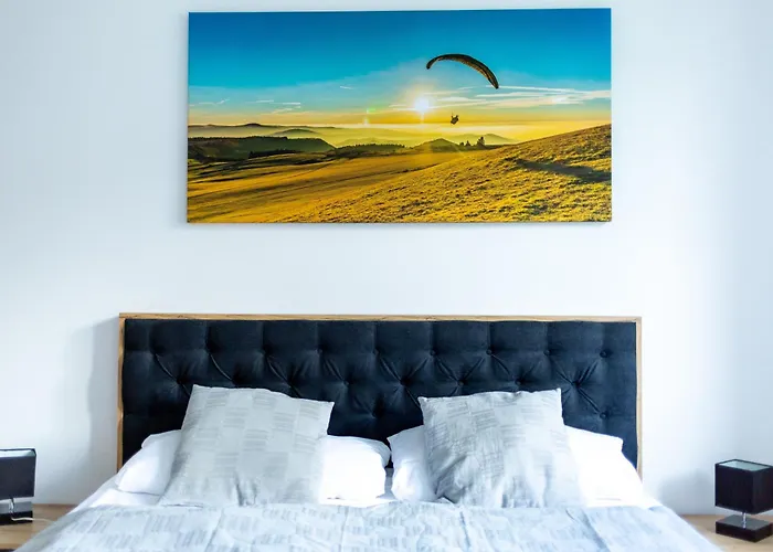 Best Stay Haus Martina Im Herzen Der Rhoen - 3 Einzelbuchbare Moderne Wohnungen Fuer 2-8 Personen, Terrasse, Balkon, Garten, Ski Und E-Bike Keller, Lounge, Freies Wlan, Familienfreundlich