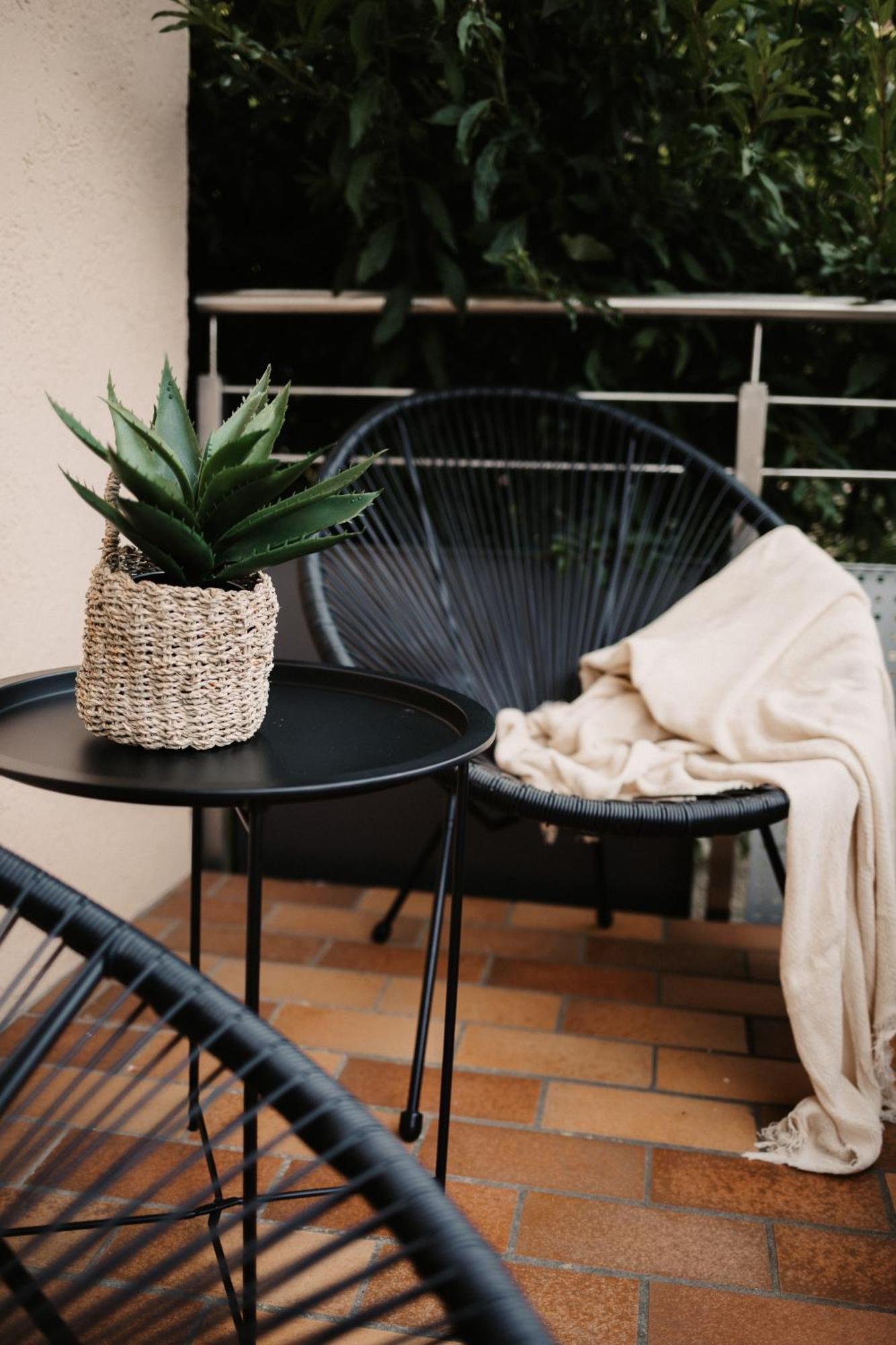 Apartment Haus Martina Im Herzen Der Rhoen - 3 Einzelbuchbare Moderne Fuer 2-8 Personen, Terrasse, Balkon, Garten, Und E-bike Keller, Lounge, Freies Wlan, Familienfreundlich