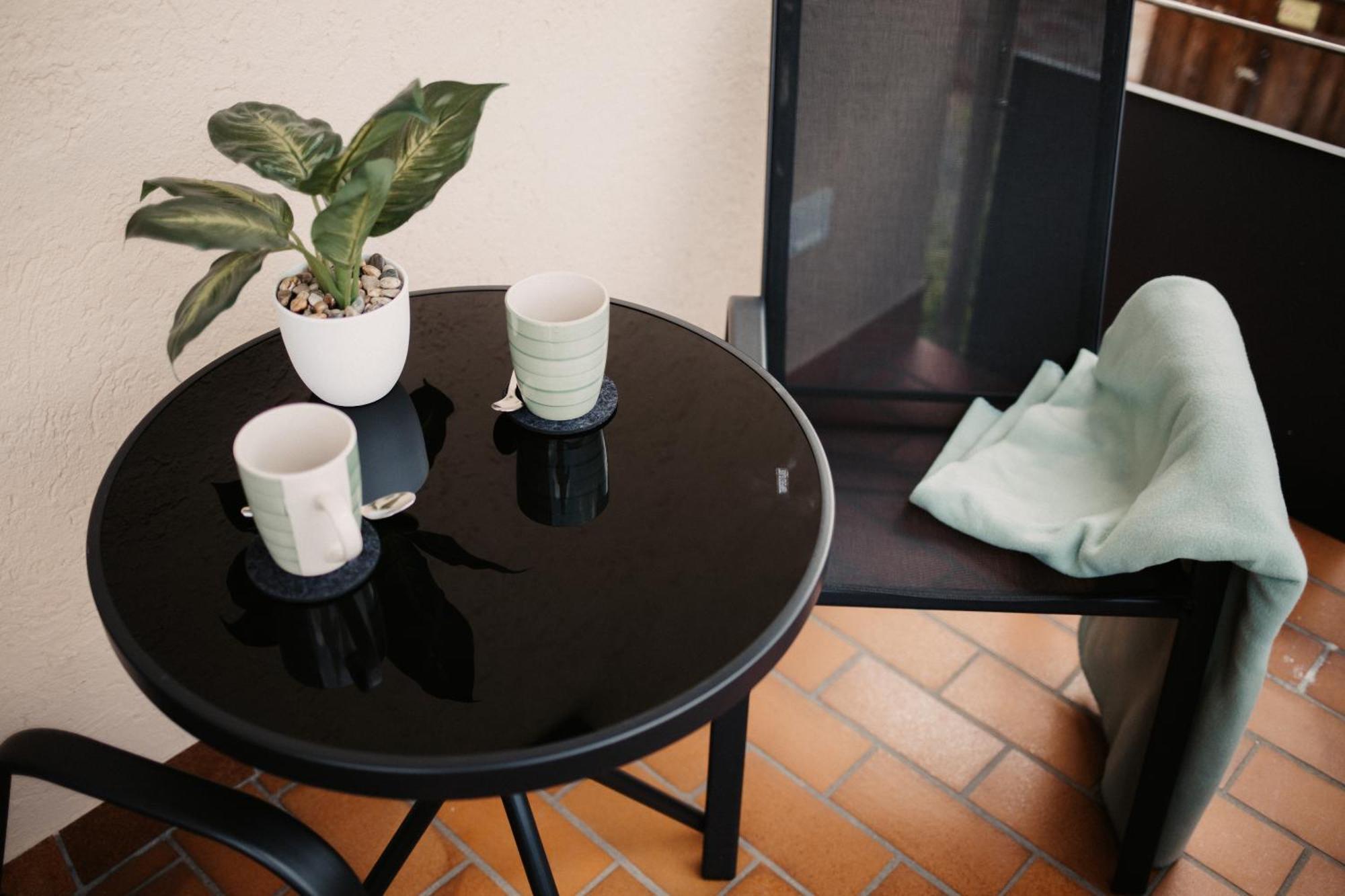 Appartement Haus Martina Im Herzen Der Rhoen - 3 Einzelbuchbare Moderne Fuer 2-8 Personen, Terrasse, Balkon, Garten, Und E-bike Keller, Lounge, Freies Wlan, Familienfreundlich
