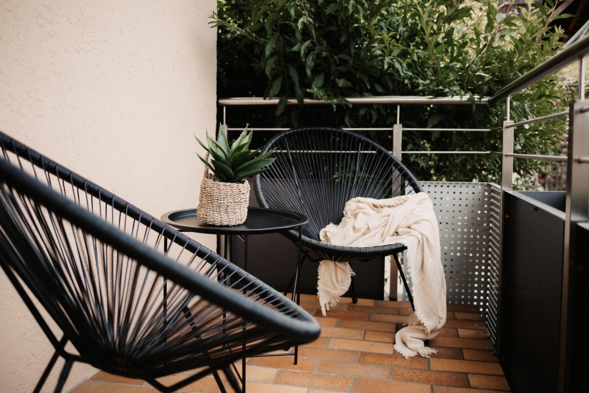 Apartment Haus Martina Im Herzen Der Rhoen - 3 Einzelbuchbare Moderne Fuer 2-8 Personen, Terrasse, Balkon, Garten, Und E-bike Keller, Lounge, Freies Wlan, Familienfreundlich *