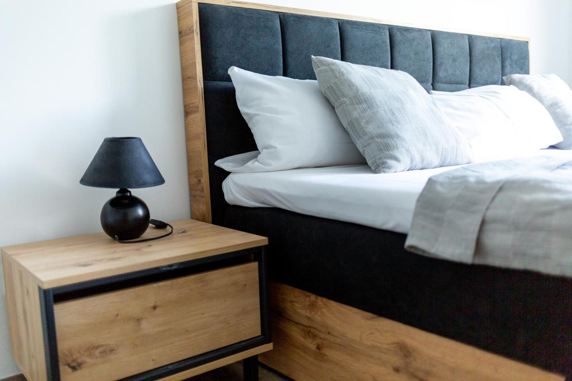 Haus Martina Im Herzen Der Rhoen - 3 Einzelbuchbare Moderne Fuer 2-8 Personen, Terrasse, Balkon, Garten, Und E-bike Keller, Lounge, Freies Wlan, Familienfreundlich *