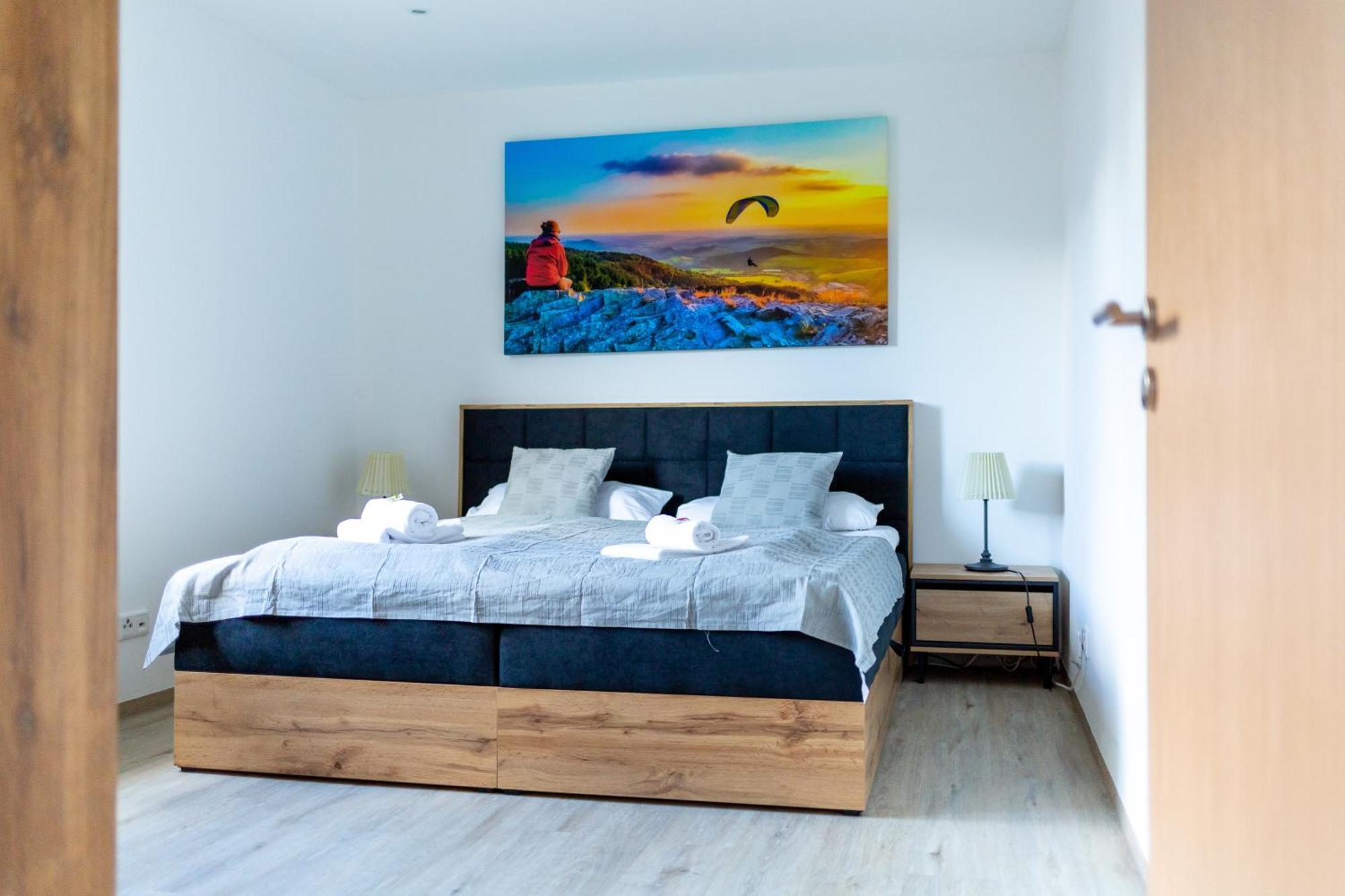 Haus Martina Im Herzen Der Rhoen - 3 Einzelbuchbare Moderne Fuer 2-8 Personen, Terrasse, Balkon, Garten, Und E-bike Keller, Lounge, Freies Wlan, Familienfreundlich