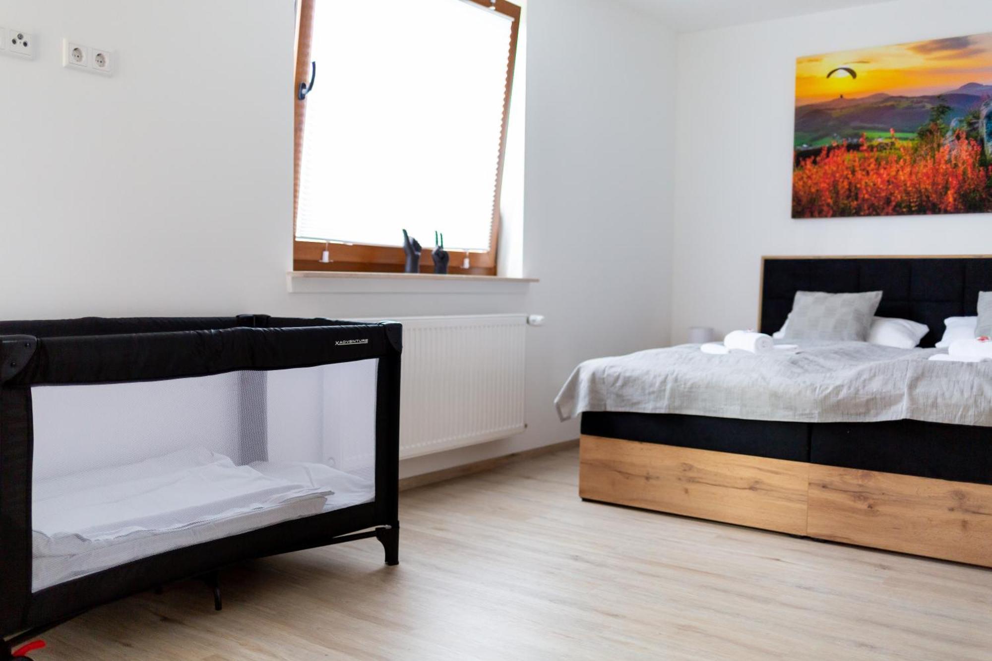 Haus Martina Im Herzen Der Rhoen - 3 Einzelbuchbare Moderne Fuer 2-8 Personen, Terrasse, Balkon, Garten, Und E-bike Keller, Lounge, Freies Wlan, Familienfreundlich *