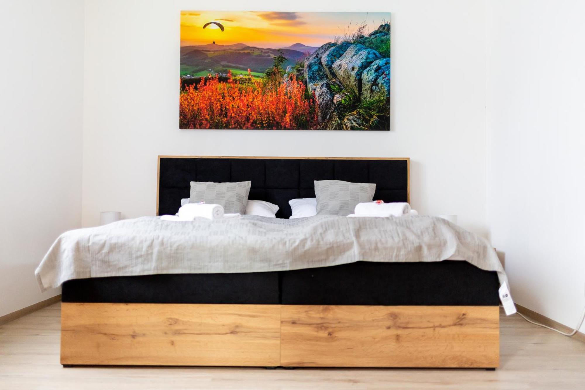 Apartment Haus Martina Im Herzen Der Rhoen - 3 Einzelbuchbare Moderne Fuer 2-8 Personen, Terrasse, Balkon, Garten, Und E-bike Keller, Lounge, Freies Wlan, Familienfreundlich *