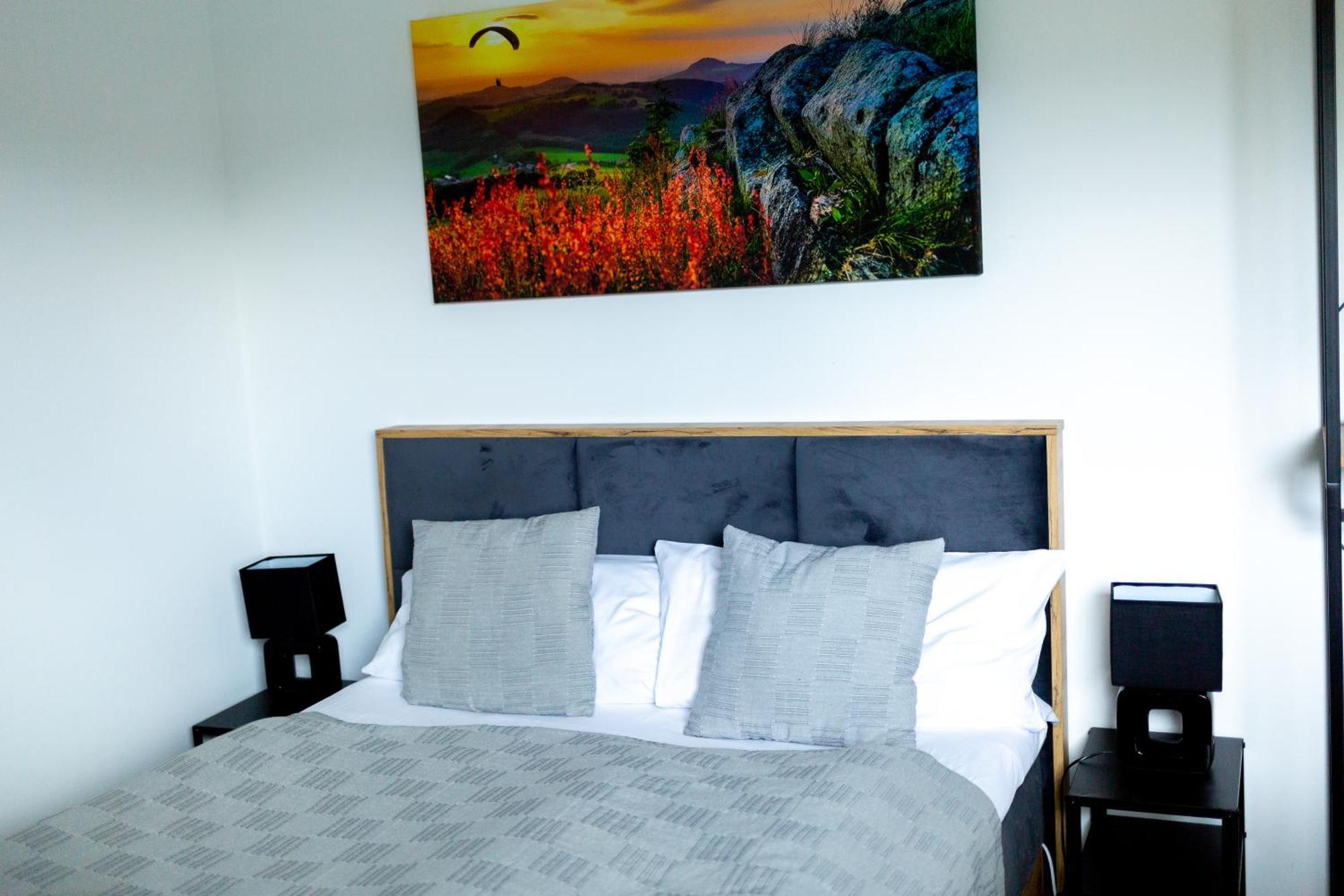 Apartment Haus Martina Im Herzen Der Rhoen - 3 Einzelbuchbare Moderne Fuer 2-8 Personen, Terrasse, Balkon, Garten, Und E-bike Keller, Lounge, Freies Wlan, Familienfreundlich Poppenhausen