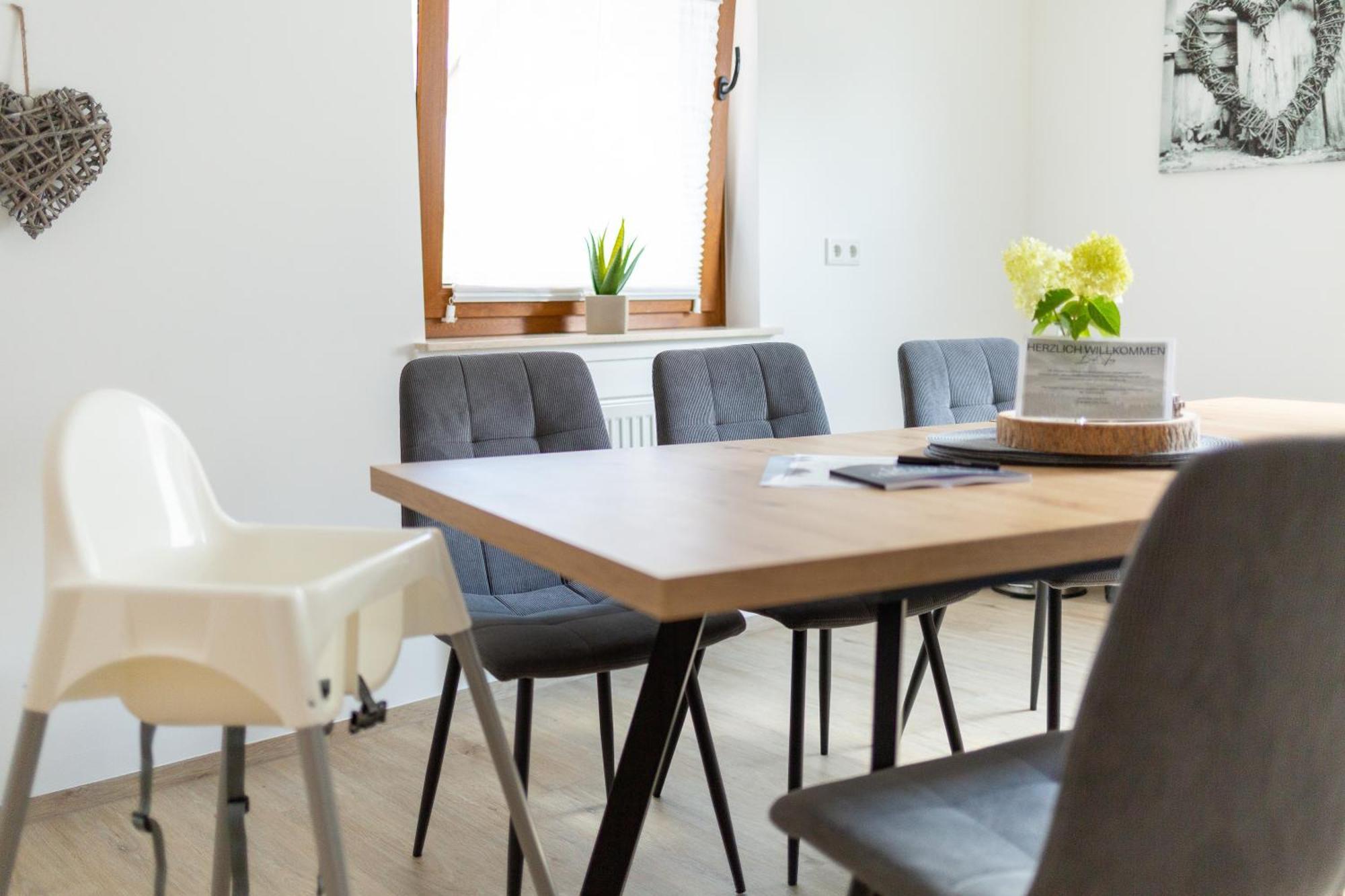 Haus Martina Im Herzen Der Rhoen - 3 Einzelbuchbare Moderne Fuer 2-8 Personen, Terrasse, Balkon, Garten, Und E-bike Keller, Lounge, Freies Wlan, Familienfreundlich